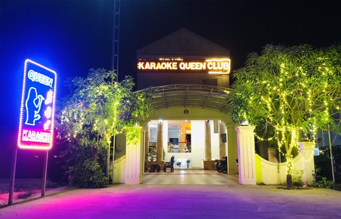 Karaoke Queen club